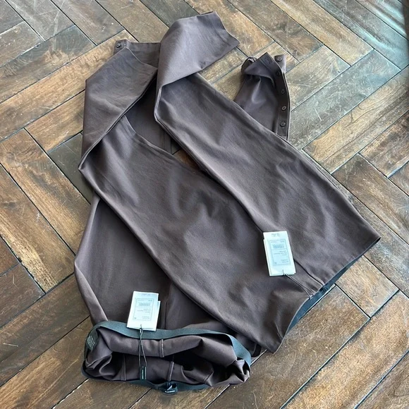 Theory Eco New Bistretch mocha button legging